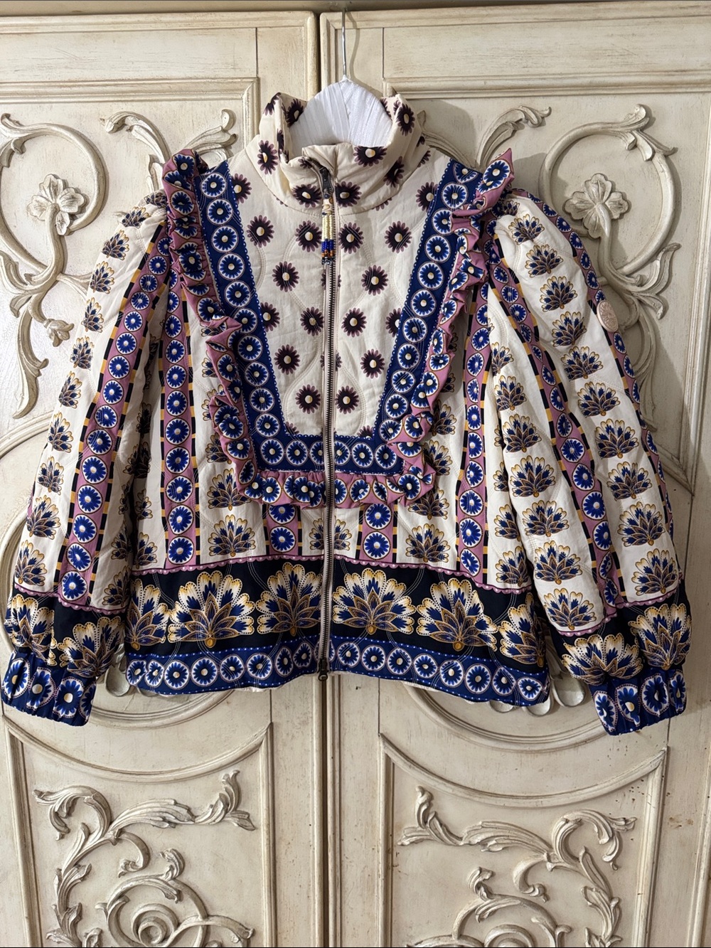 FARM Rio Cream Ainika Maxi Ruffled Floral-Print Padded Shell Jacket SZ Medium